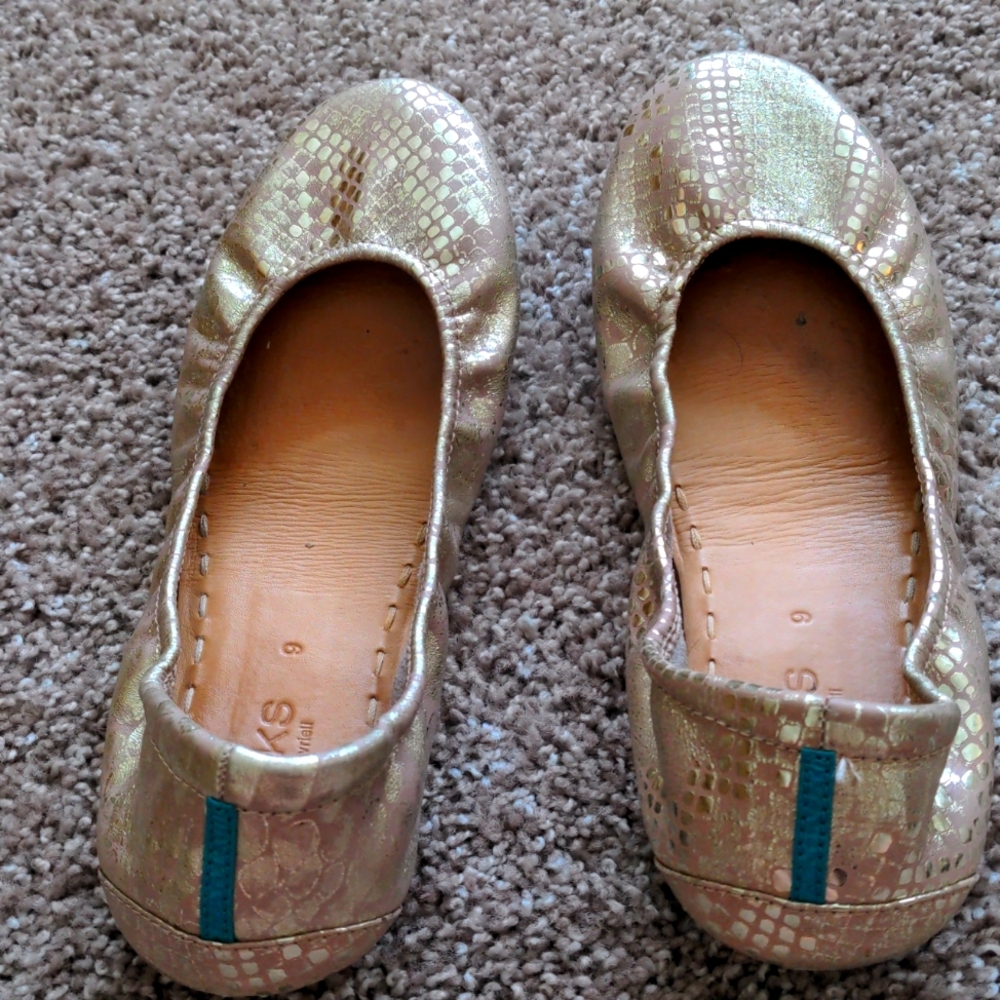 Tieks 9 gold snake metallic
